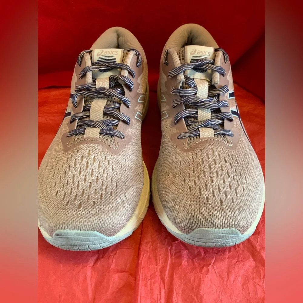 ASICS - Picture 6 of 13